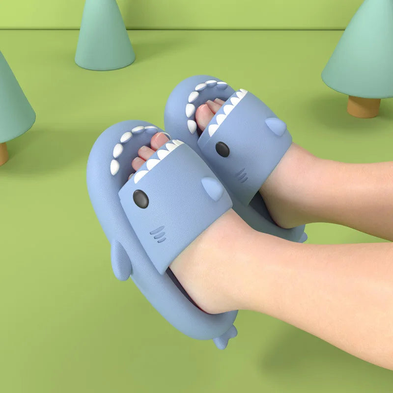 Chinelo Nuvem Tubarão Divertido - Antiderrapante em EVA, Infantil e Adulto